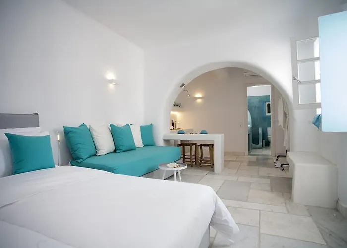 ميكونوس موسى *